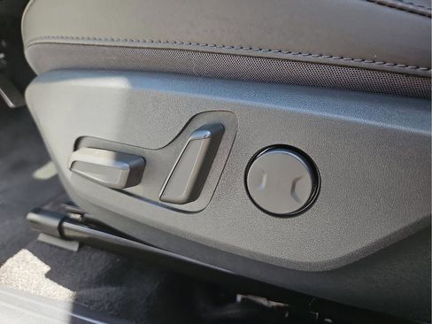 Used 2025 Kia Niro SX Touring image 12