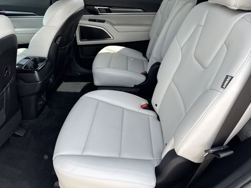 Used 2024 Kia Telluride S w/ S Sunroof Package image 6