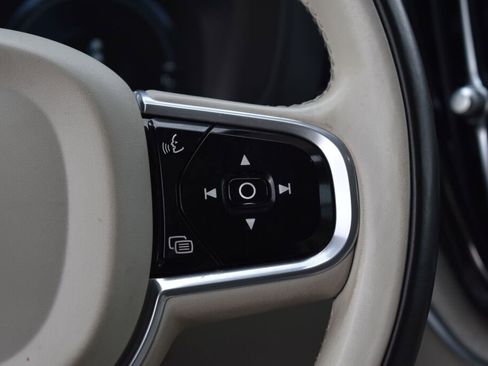 Used 2018 Volvo XC60 T8 Inscription w/ Vision Package image 22