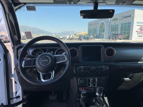 Used 2023 Jeep Gladiator Mojave w/ Cold Weather Group image 19