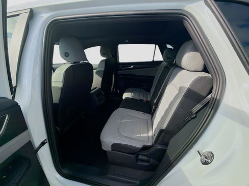 New 2026 Volkswagen Atlas Cross Sport SEL R-Line image 21