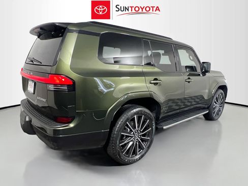 Used 2024 Lexus GX 550 w/ Accessory Package (2T) AWD/4WD image 4