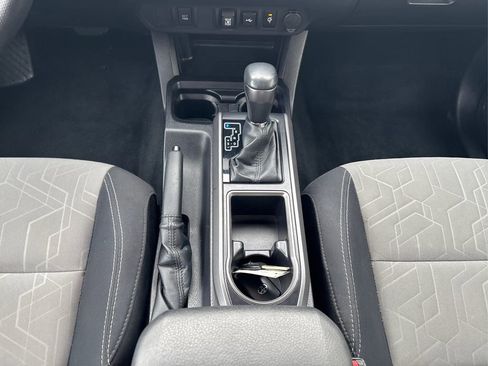 Used 2022 Toyota Tacoma TRD Off-Road image 22