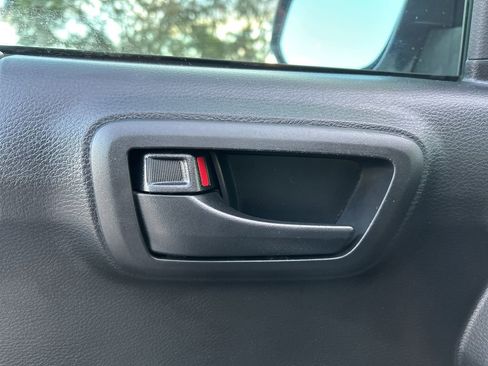 Used 2019 Toyota Tacoma SR w/ SR Convenience Package image 18