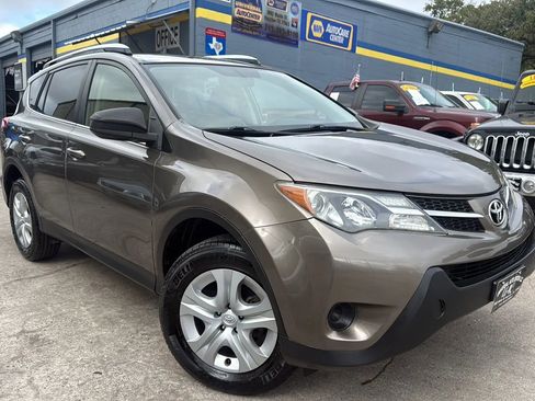 Used 2013 Toyota RAV4 LE image 1