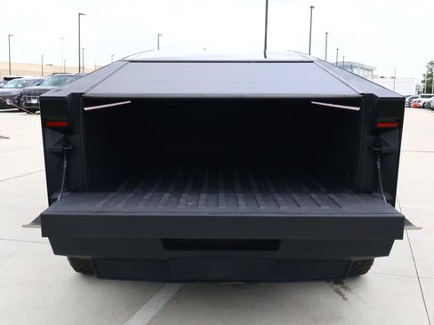 Used 2025 Tesla Cybertruck AWD Crew Cab image 7
