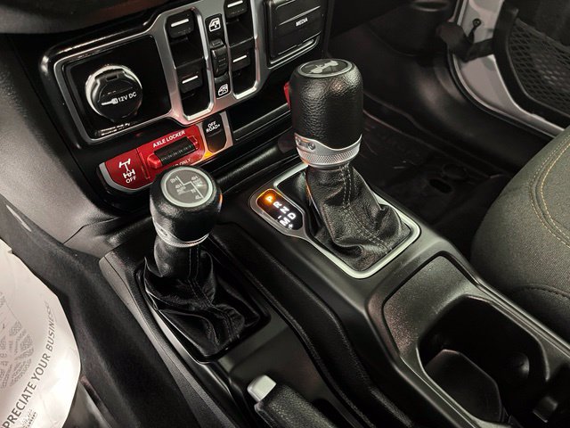 Used 2024 Jeep Wrangler Unlimited AWD/4WD image 35
