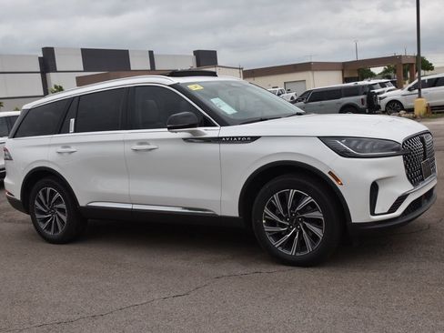 New 2026 Lincoln Aviator AWD image 4