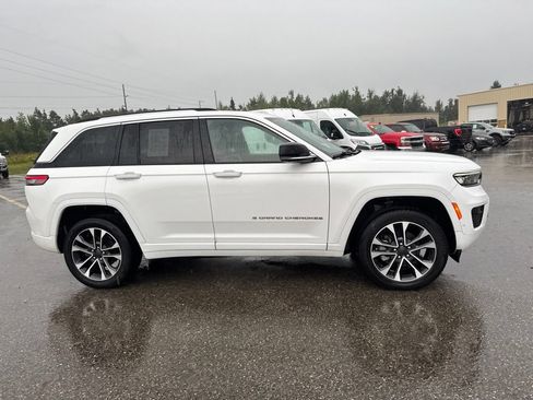 Used 2023 Jeep Grand Cherokee Overland w/ Adv Protech Group III AWD/4WD image 7