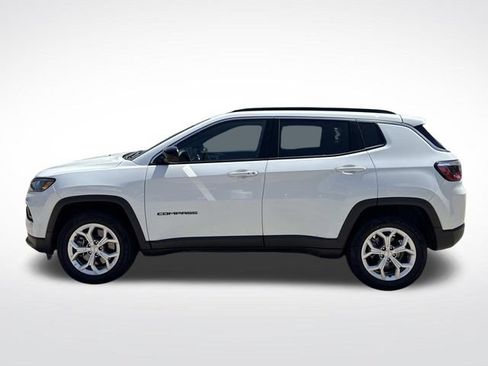 Used 2024 Jeep Compass Latitude AWD/4WD image 6