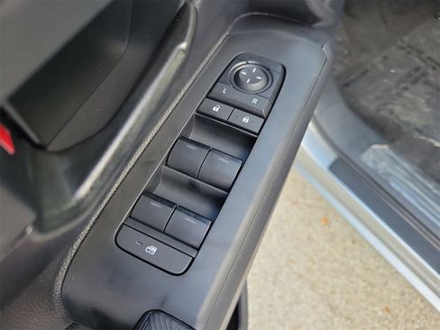 Used 2025 Toyota Tacoma SR image 13