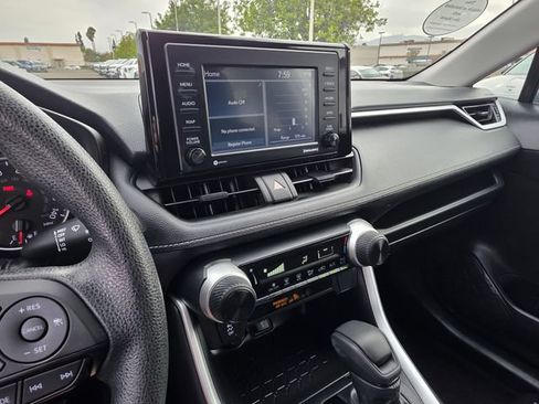 Used 2022 Toyota RAV4 LE FWD image 22