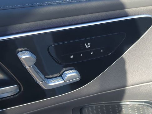 Used 2025 Mercedes-Benz GLC 300 4MATIC image 24