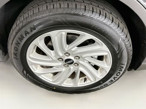 Used 2023 Lincoln Corsair AWD image 11