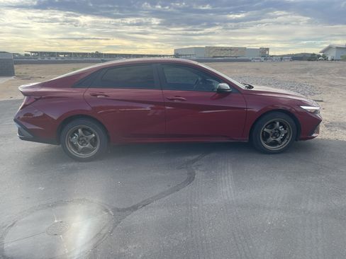 Used 2025 Hyundai Elantra SEL FWD image 6