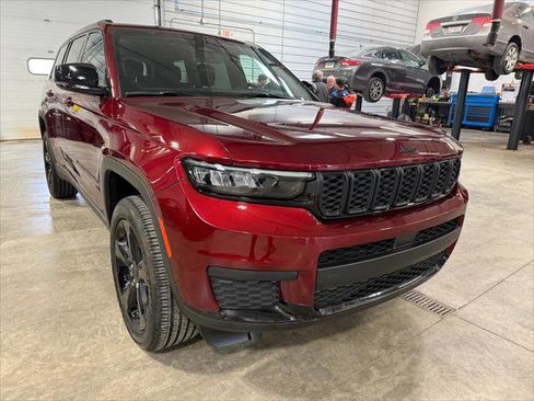 Certified 2025 Jeep Grand Cherokee L Altitude image 1