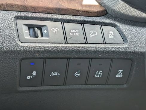Used 2017 Hyundai Santa Fe Limited AWD/4WD image 24