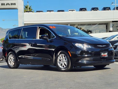 Used 2024 Chrysler Voyager LX image 33