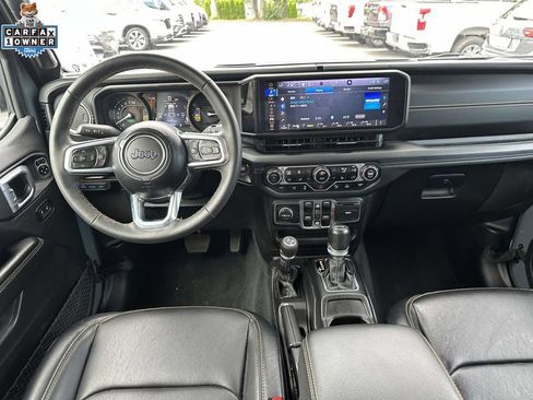 Used 2024 Jeep Wrangler Unlimited Sahara w/ Technology Group AWD/4WD image 12