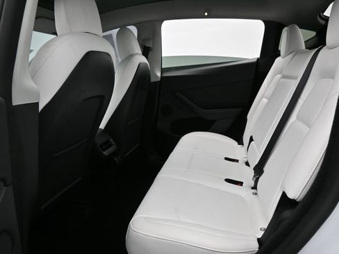 Used 2022 Tesla Model Y Performance AWD/4WD image 32