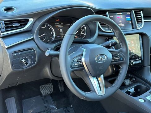 New 2025 INFINITI QX50 Pure image 10