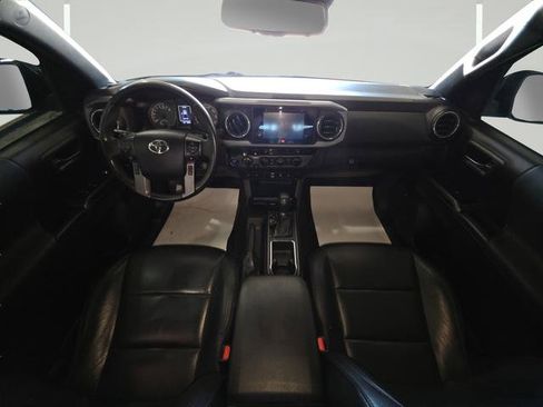 Used 2018 Toyota Tacoma TRD Sport w/ TRD Premium Sport Package AWD/4WD image 29