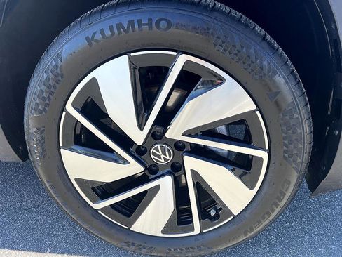 Used 2025 Volkswagen Atlas SE image 12