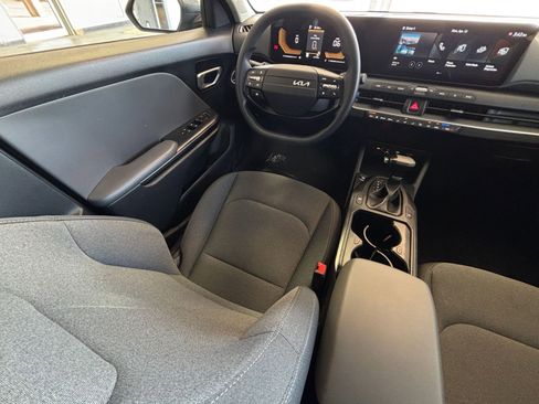 Used 2025 Kia K4 LXS image 34