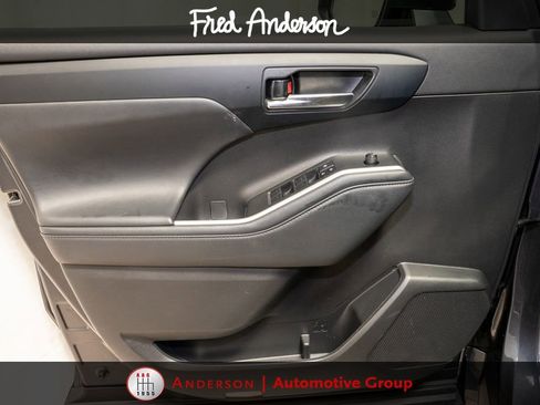 Used 2023 Toyota Highlander XLE FWD image 15