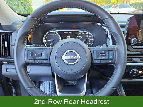 Used 2024 Nissan Pathfinder SV w/ SV Premium Package image 10