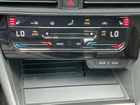 New 2026 Volkswagen Jetta SE FWD image 22