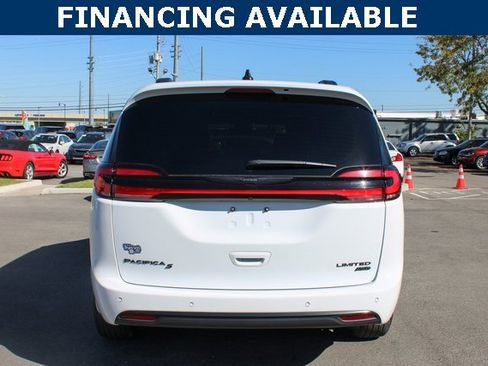 Used 2023 Chrysler Pacifica Limited w/ S Appearance Package image 4