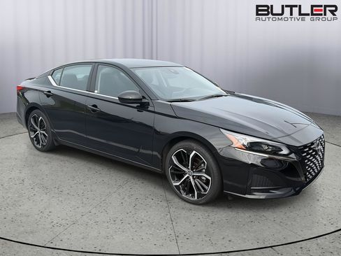 Used 2024 Nissan Altima 2.5 SR FWD image 3