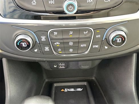 Used 2022 Chevrolet Traverse LT w/ LT Premium Package image 15