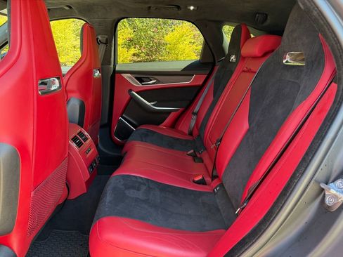 Used 2021 Jaguar F-PACE SVR image 28