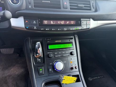 Used 2011 Lexus CT 200h image 25