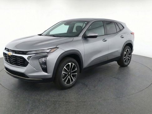 Used 2025 Chevrolet TrailBlazer LT image 3