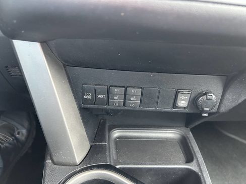 Used 2017 Toyota RAV4 Limited image 38