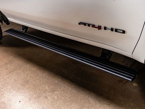 Used 2021 GMC Sierra 2500 AT4 w/ AT4 Premium Plus Package AWD/4WD image 13