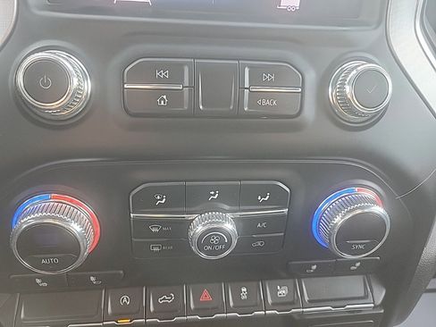 Used 2020 GMC Sierra 1500 SLE w/ SLE Value Package image 17