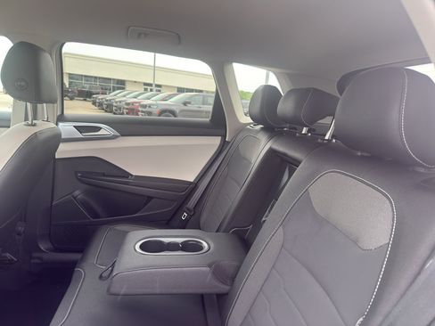 Used 2025 Volkswagen Taos SE AWD/4WD image 34