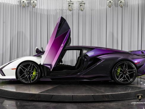 Used 2020 Lamborghini Sian Coupe image 44