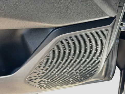 Used 2025 Chevrolet Equinox LT w/ Safety and Technology Package FWD image 19