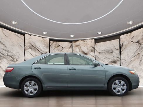 Used 2009 Toyota Camry LE image 5