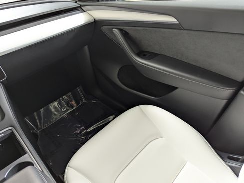 Used 2023 Tesla Model Y Performance image 11