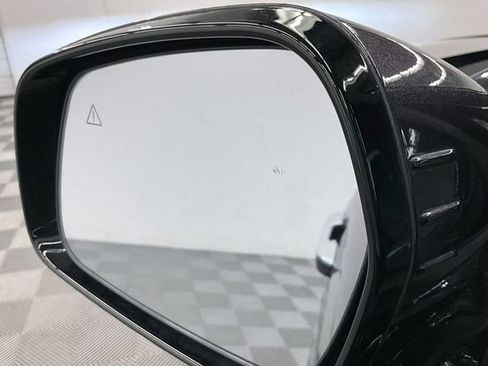 Used 2025 Kia Carnival FWD image 39