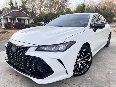 Used 2019 Toyota Avalon XSE image 2
