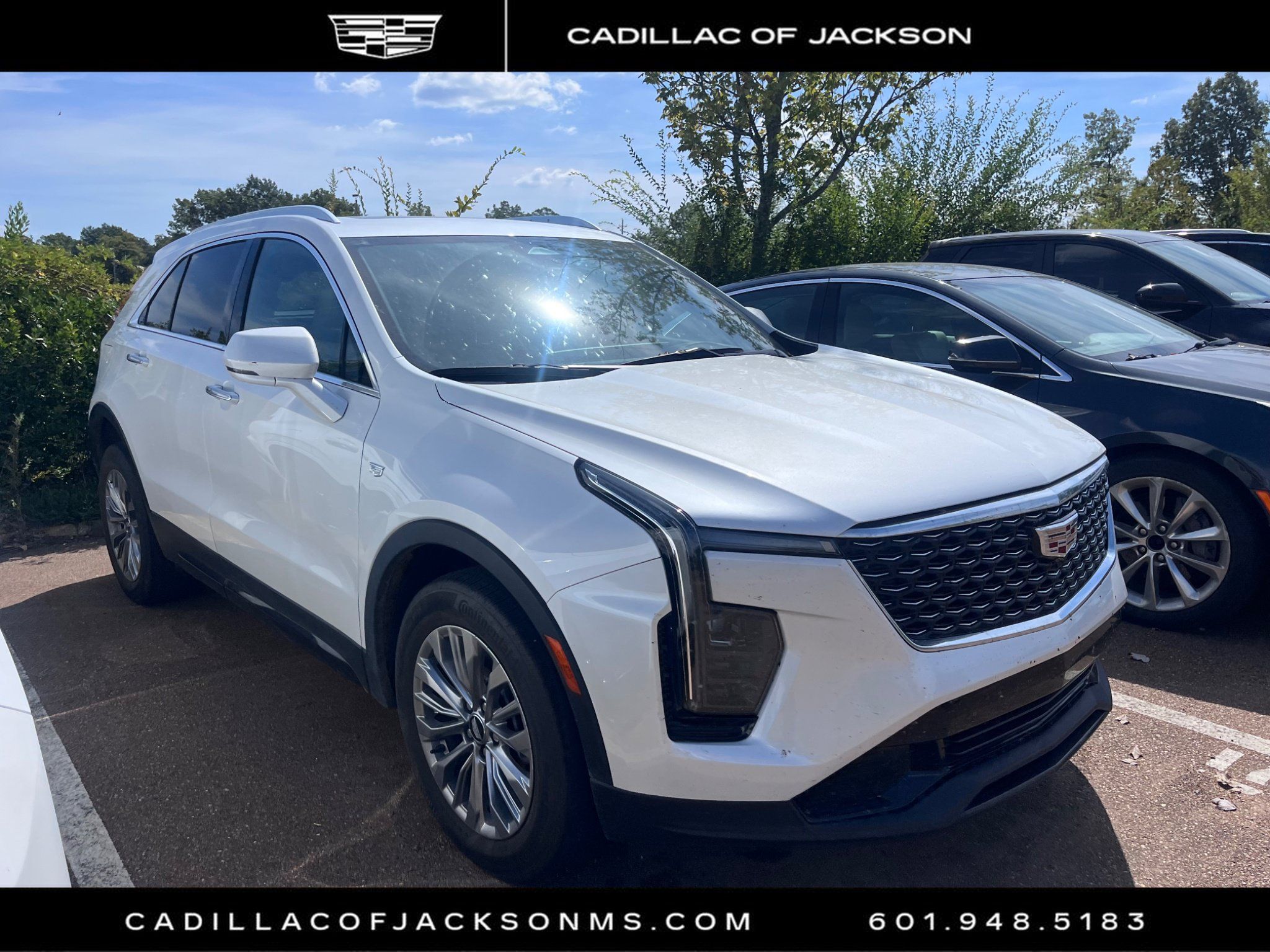 Used 2024 Cadillac XT4 Premium Luxury w/ Technology Package FWD image 1