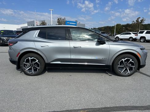 New 2025 Chevrolet Equinox EV LT image 8