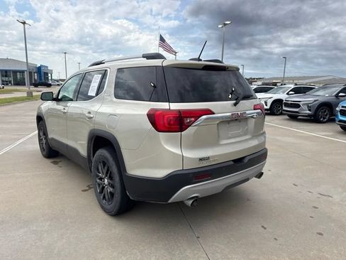 Used 2017 GMC Acadia SLT FWD image 3